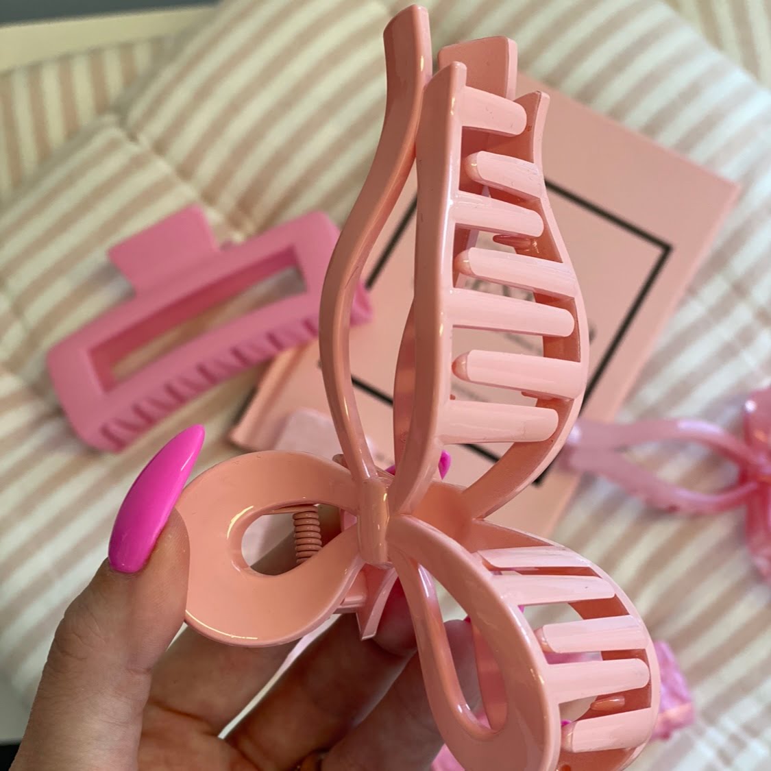 The Bow XXL Nude Pink • Ekstra stor sløjfe hårklemme