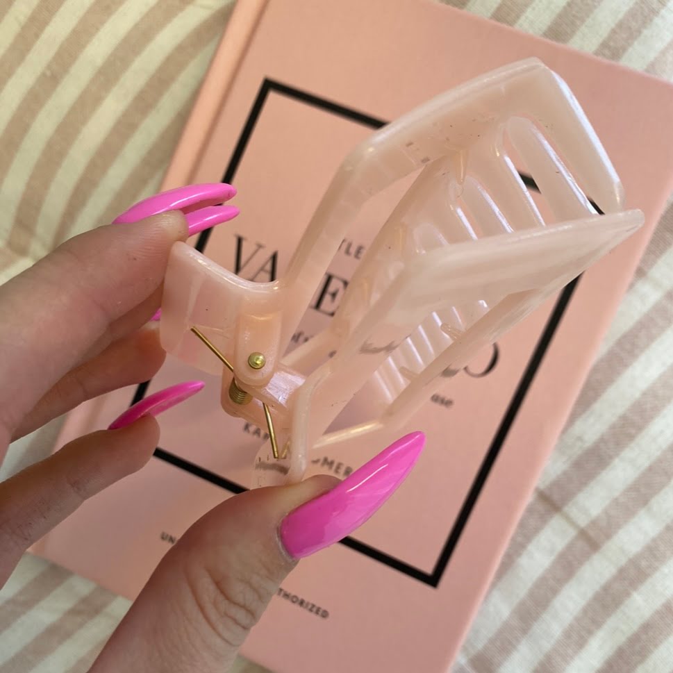 Pale Nude Clip Claw • Stor enkel hårklemme