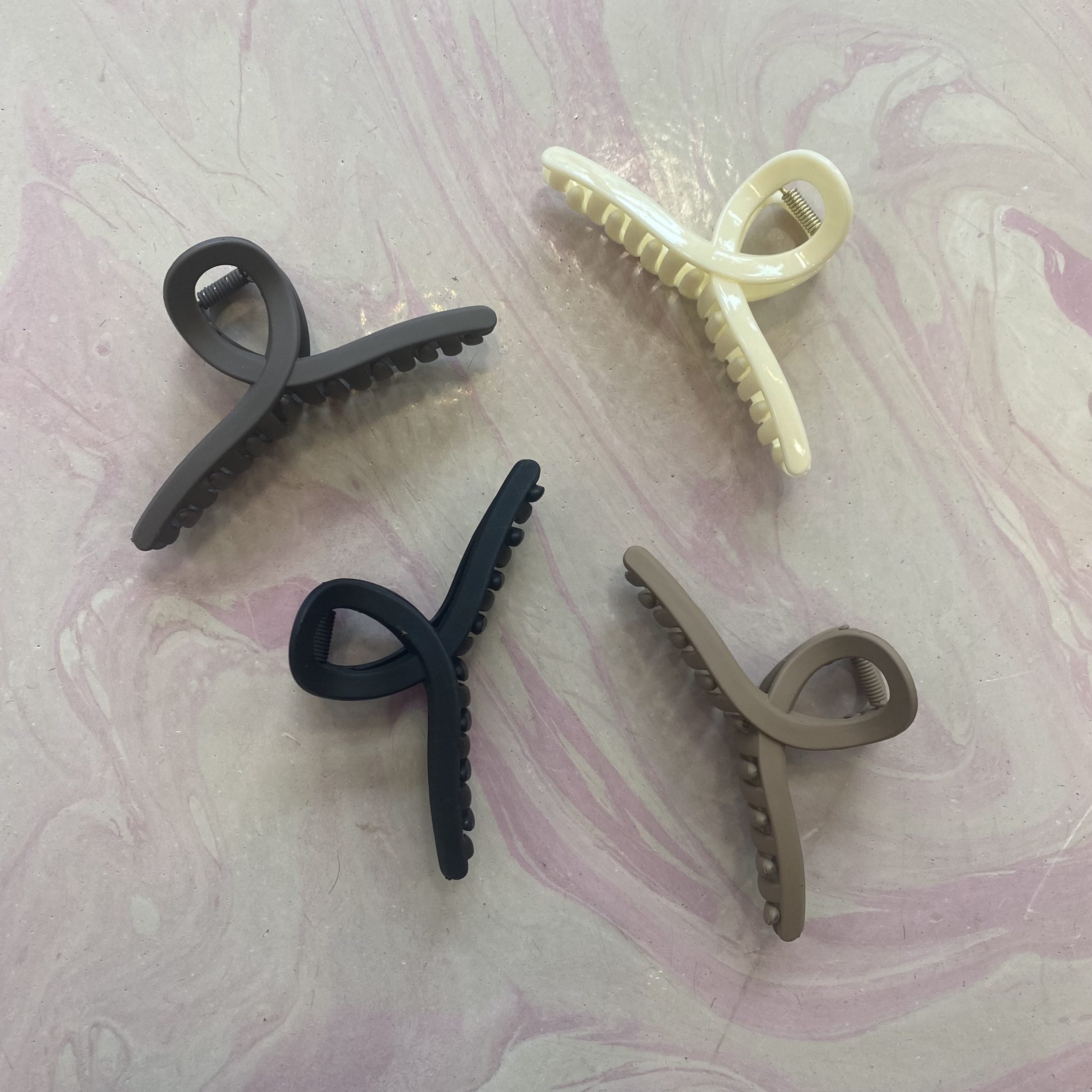 Minimal Clip Claw Black • Elegant og minimalistisk hårklemme