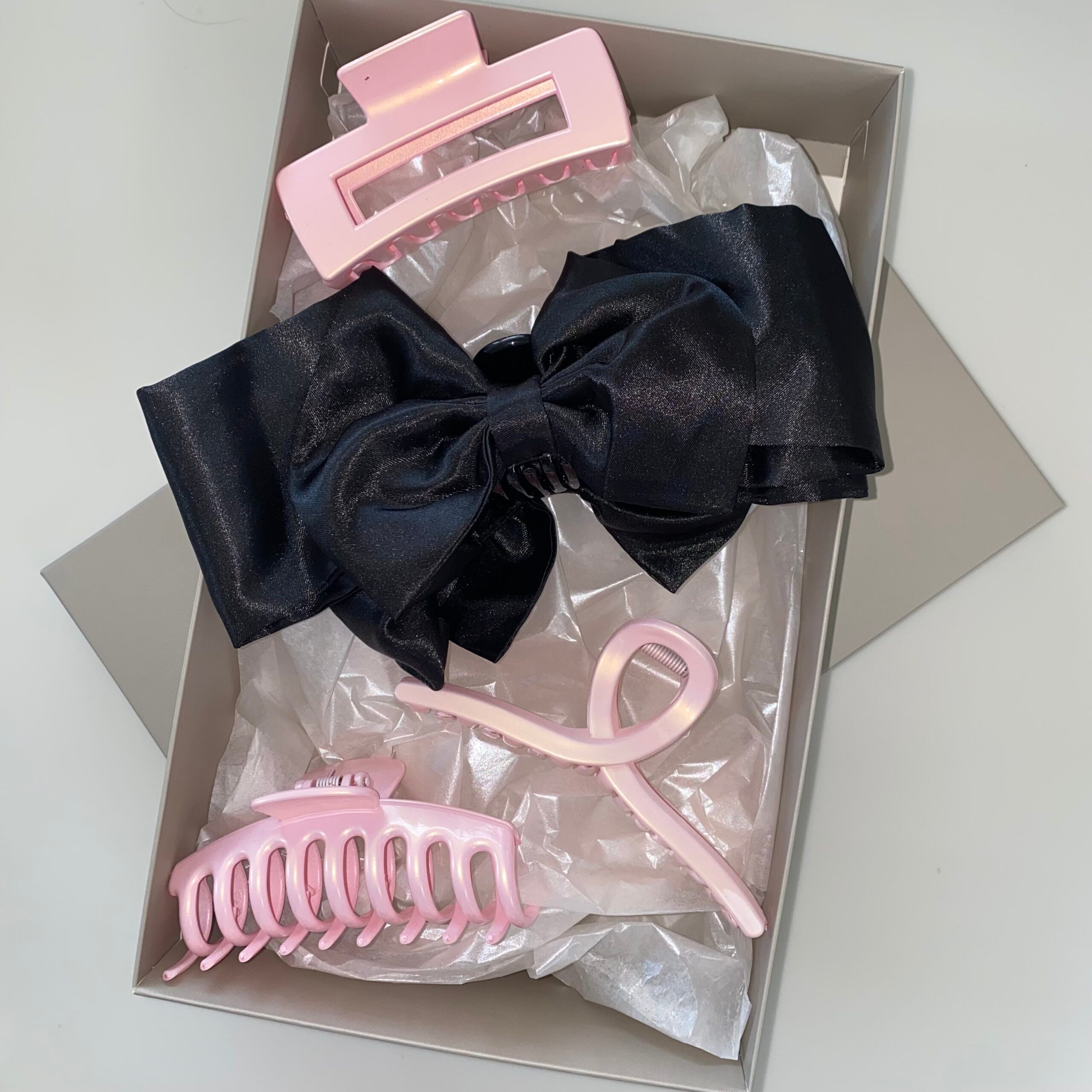 Firkantet hårklemme • Babylyserød • God til mellemlangt hår • Str L